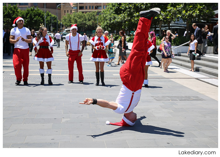 santa flash mob sydney