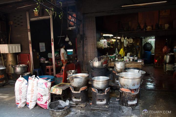 chinatown bangkok dark alleys