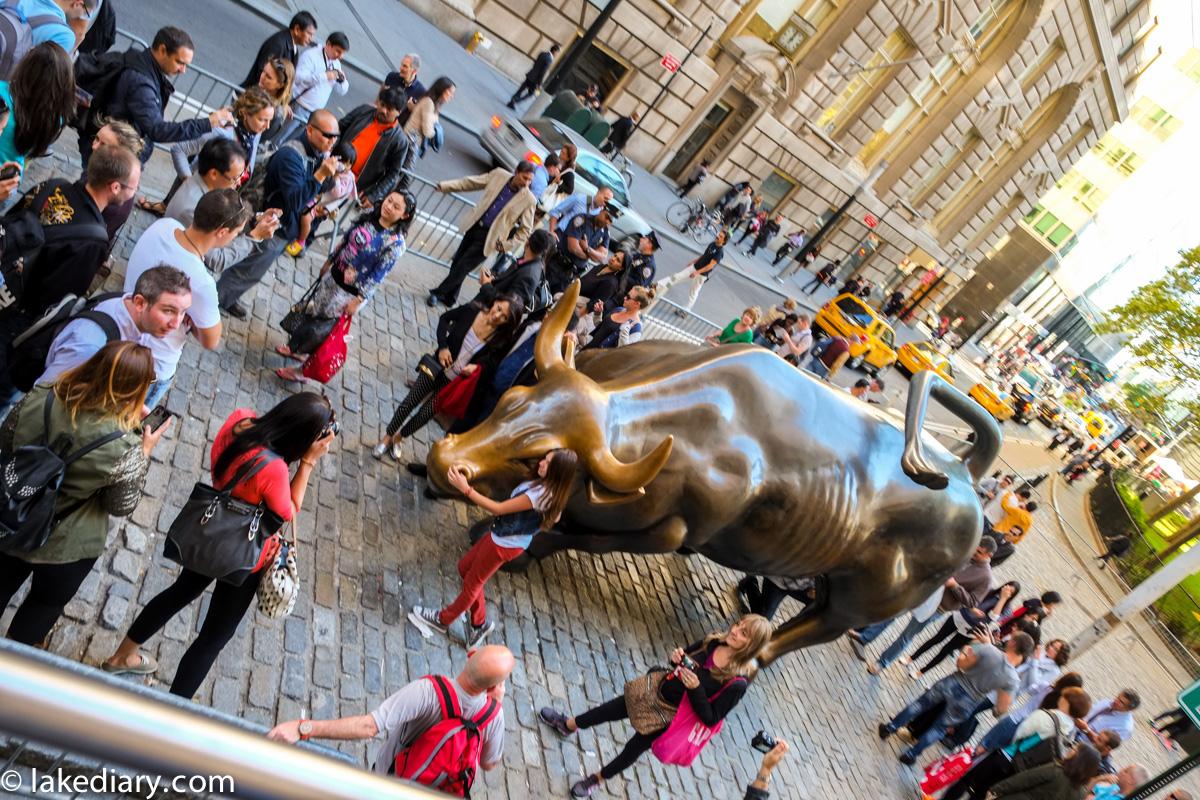 new york: The Charging bull of Wall Street, owner of the world's most recognisable bronze ball